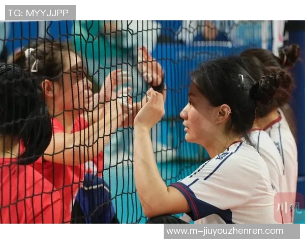 实时新闻赛后分析杭州排球队与成都排球队在比赛中的战术意识与表现对比